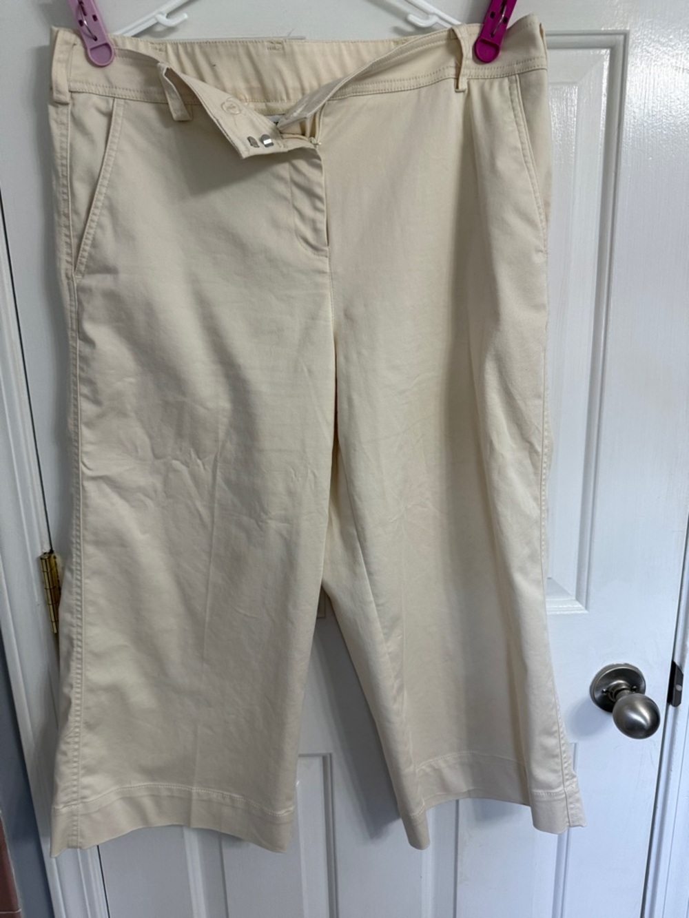 Chico's Cream Pull-On Chinos with Hook Closure
